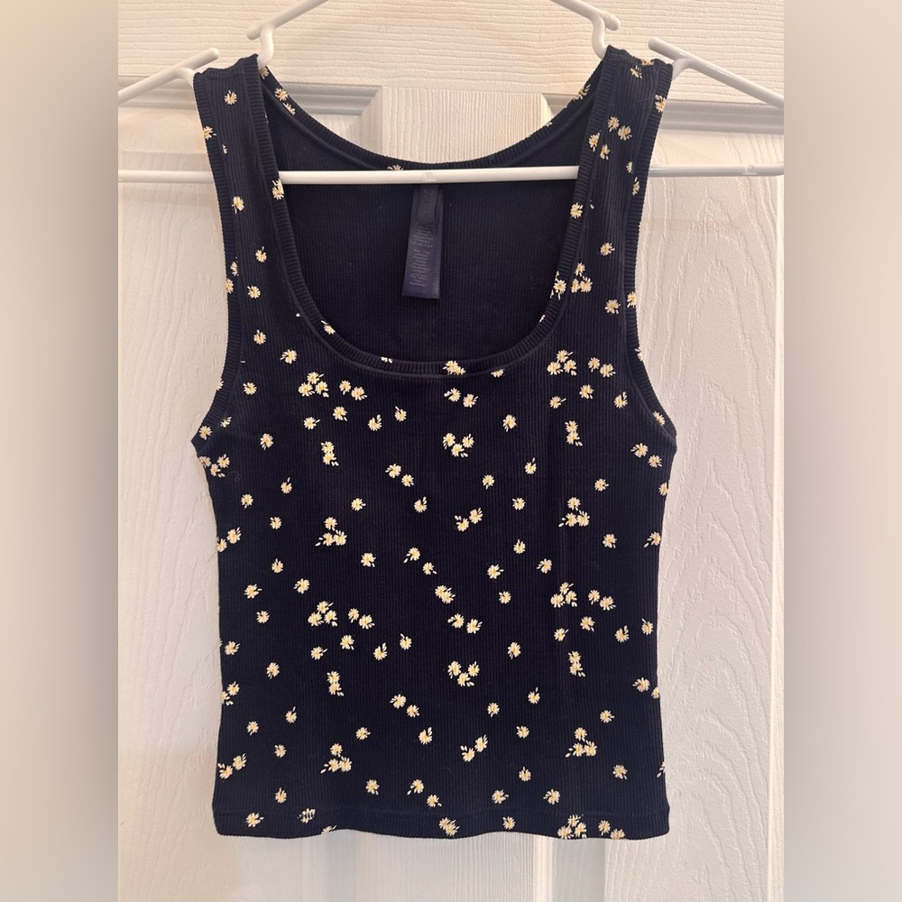 SKIMS Cotton Rib Tank Top in Navy Daisy Print size Medium - Picture 3 of 10